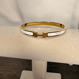 Elegant Gold and White Bracelet